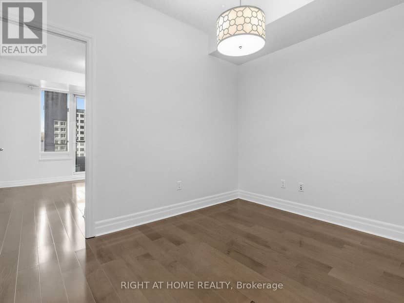 1810 - 35 Balmuto Street — photo 16 of 30