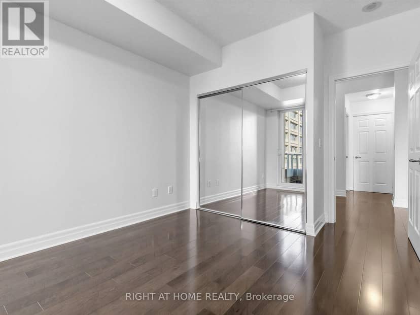 1810 - 35 Balmuto Street — photo 20 of 30