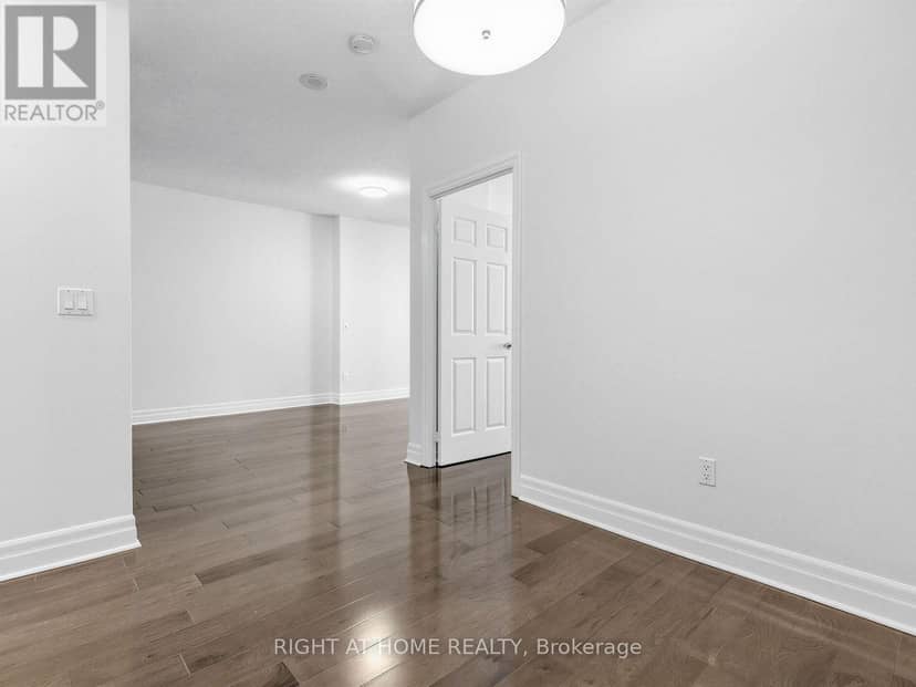 1810 - 35 Balmuto Street — photo 18 of 30