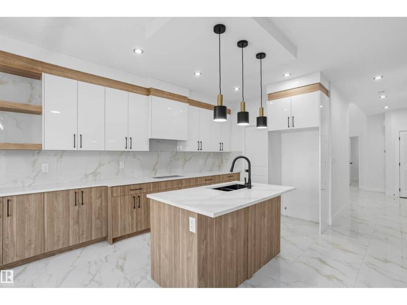 6230 45 AV — photo 14 of 40