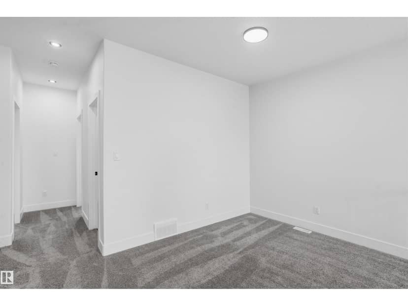 6230 45 AV — photo 36 of 40