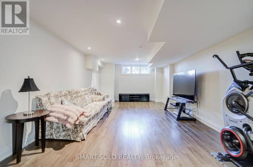 22 - 8777 Dufferin Street — photo 35 of 37