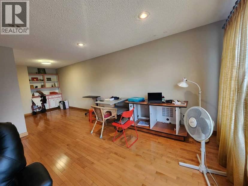 8329 Centre Street NW, Calgary, photo 6