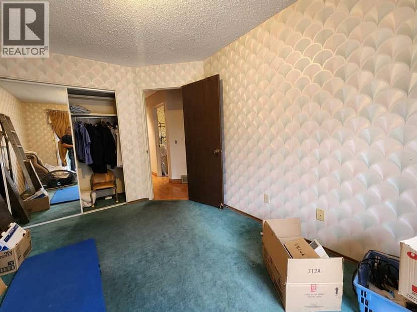 8329 Centre Street NW — photo 16 of 28
