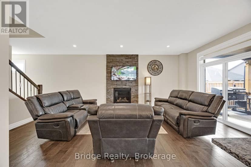 256 Tamarack Boulevard — photo 12 of 40