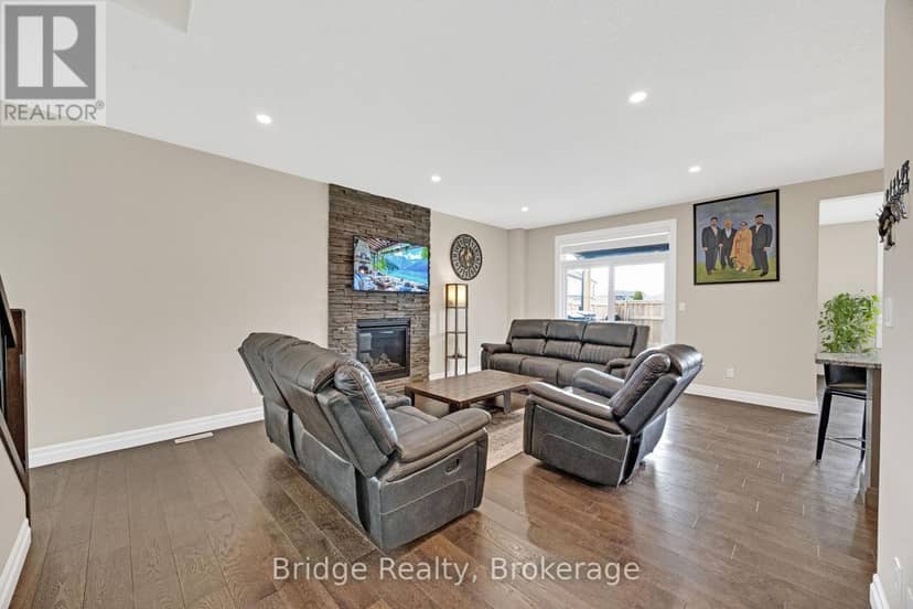 256 Tamarack Boulevard — photo 23 of 40