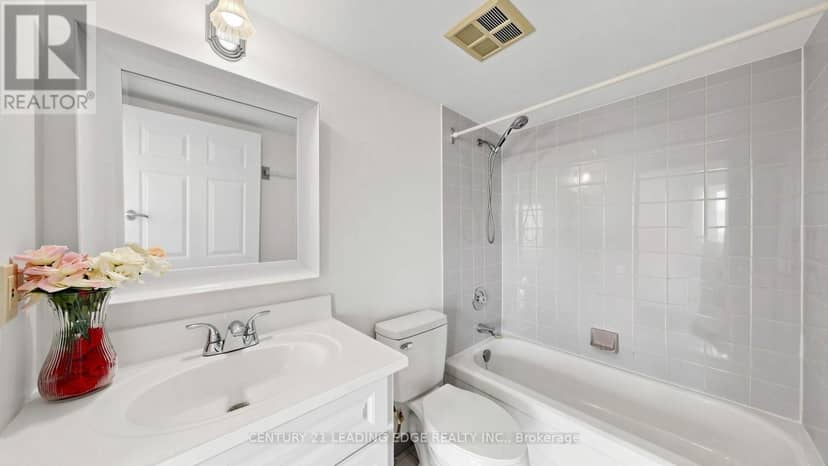 422 - 11753 Sheppard Avenue E — photo 12 of 40