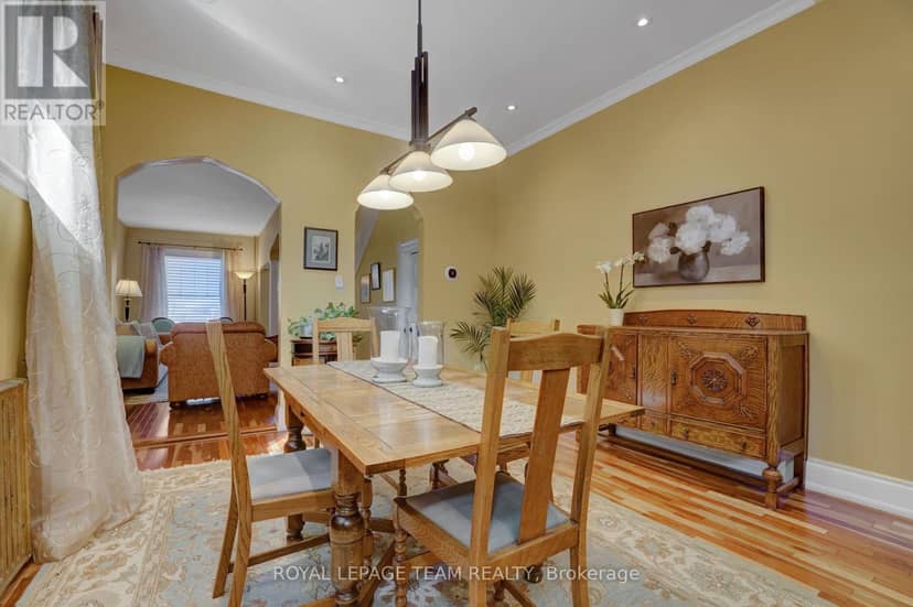 504 Clarence Street E — photo 13 of 39
