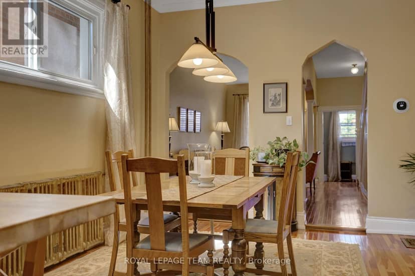 504 Clarence Street E — photo 15 of 39