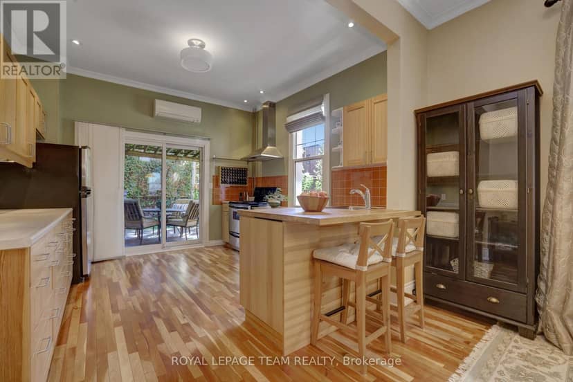 504 Clarence Street E — photo 16 of 39
