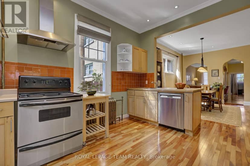 504 Clarence Street E — photo 17 of 39