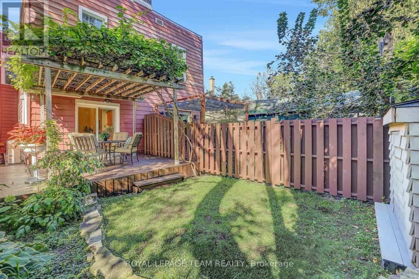 504 Clarence Street E — photo 38 of 39