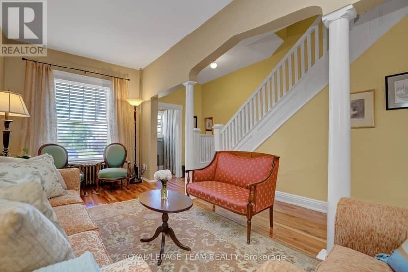 504 Clarence Street E — photo 9 of 39