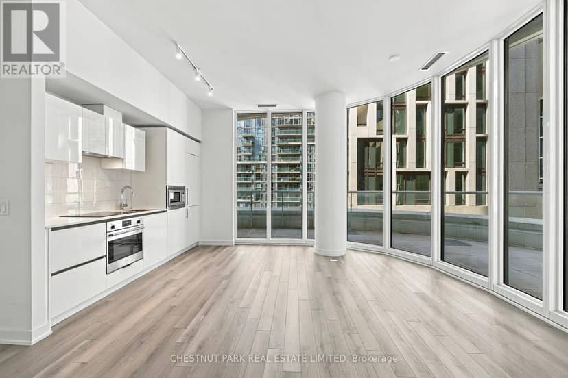 625 - 230 Simcoe Street — photo 10 of 26