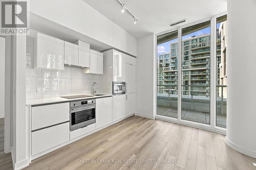 625 - 230 Simcoe Street — photo 12 of 26