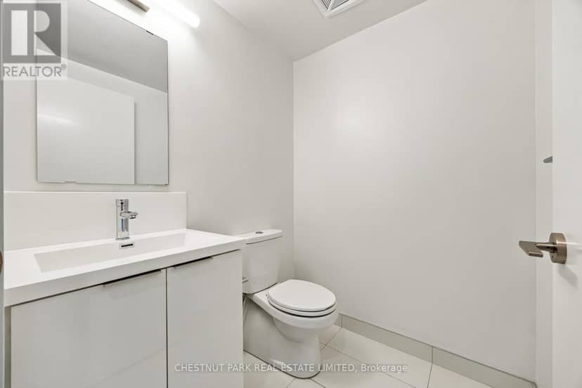 625 - 230 Simcoe Street — photo 17 of 26