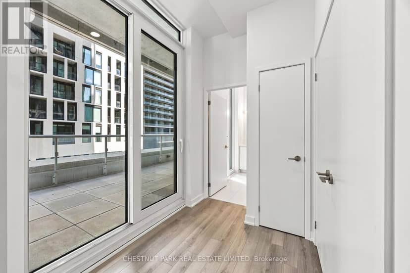 625 - 230 Simcoe Street — photo 21 of 26
