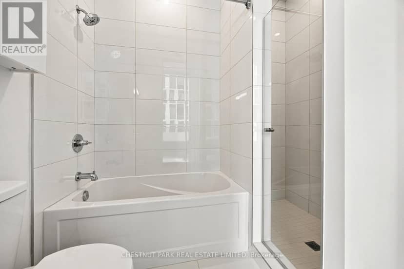 625 - 230 Simcoe Street — photo 23 of 26