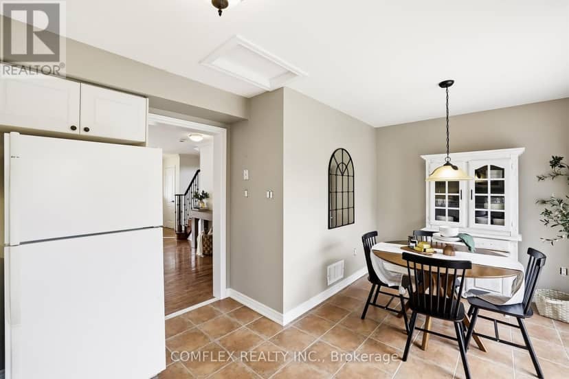 2 Armitage Crescent — photo 17 of 38