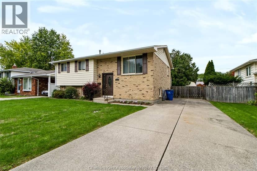 80 Baxter STREET, Wallaceburg, photo 2