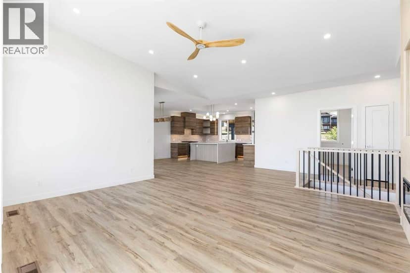 467 Sunset Drive — photo 14 of 40