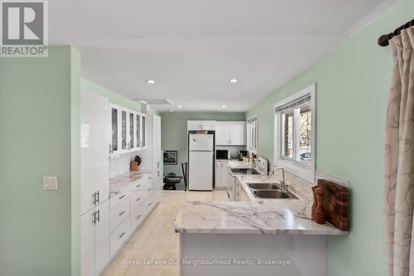 13 Orchard Crescent — photo 3 of 40