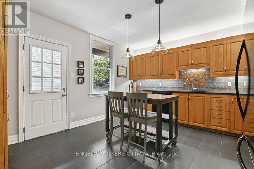390 Winston Avenue — photo 19 of 38