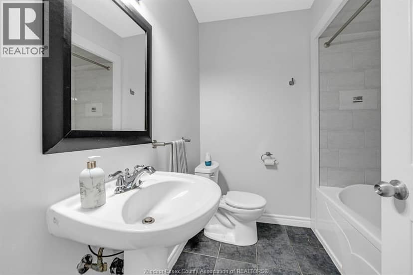 3796 Glenfield STREET — photo 13 of 32