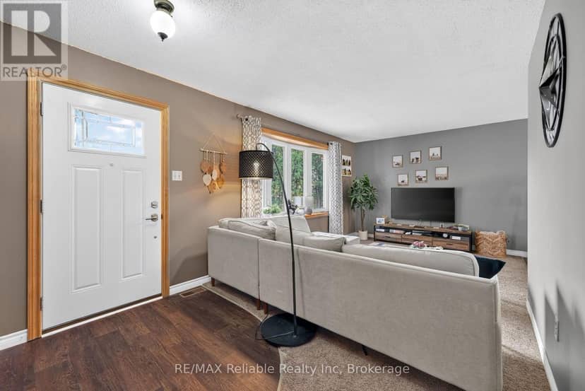 38823 Vienna Street, Bluewater, photo 6