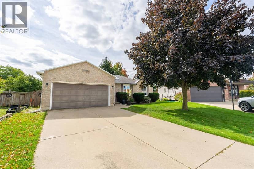 4069 Pine CRESCENT, Petrolia, photo 2