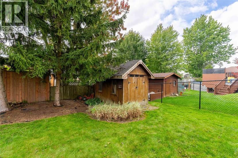 4069 Pine CRESCENT — photo 35 of 40
