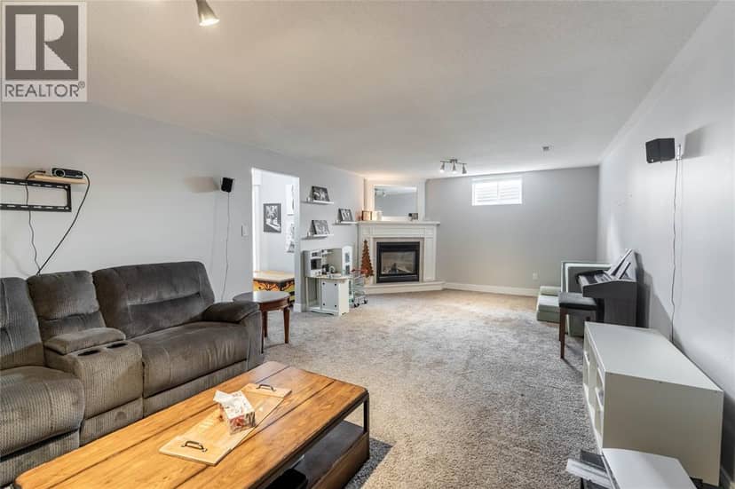 4069 Pine CRESCENT — photo 19 of 40