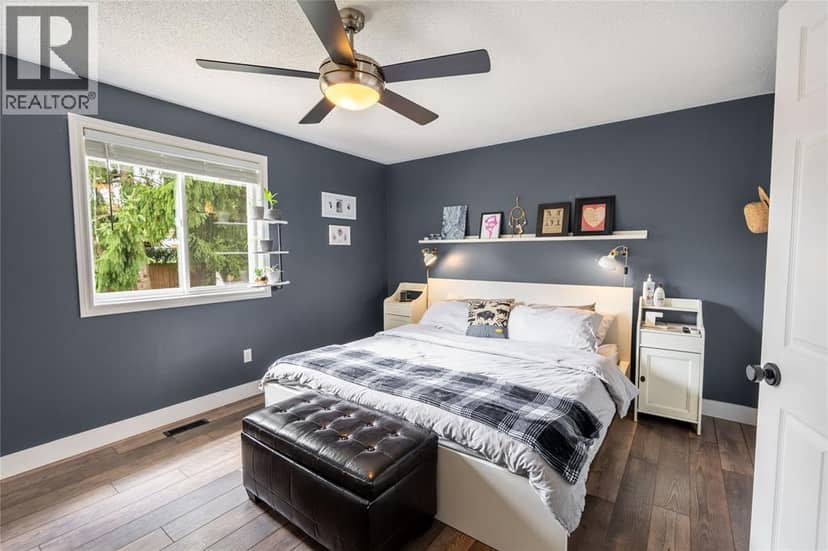 4069 Pine CRESCENT — photo 12 of 40