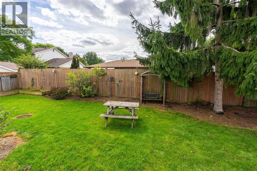 4069 Pine CRESCENT — photo 31 of 40