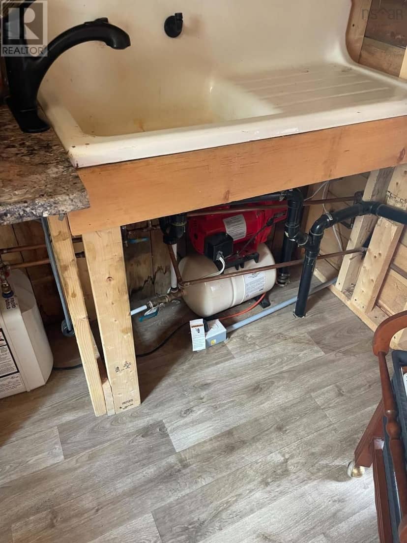 239 Rhines Road — photo 8 of 15