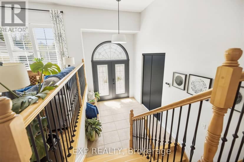 140 Windmill Crescent — photo 5 of 40