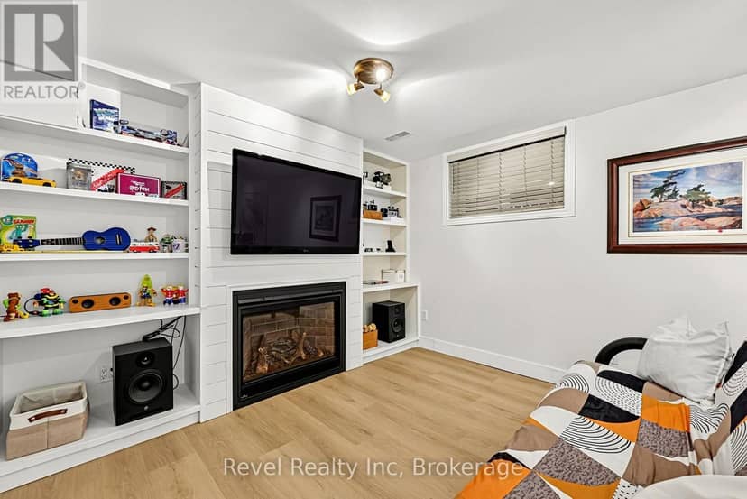 18 Rue Vanier Road — photo 15 of 22