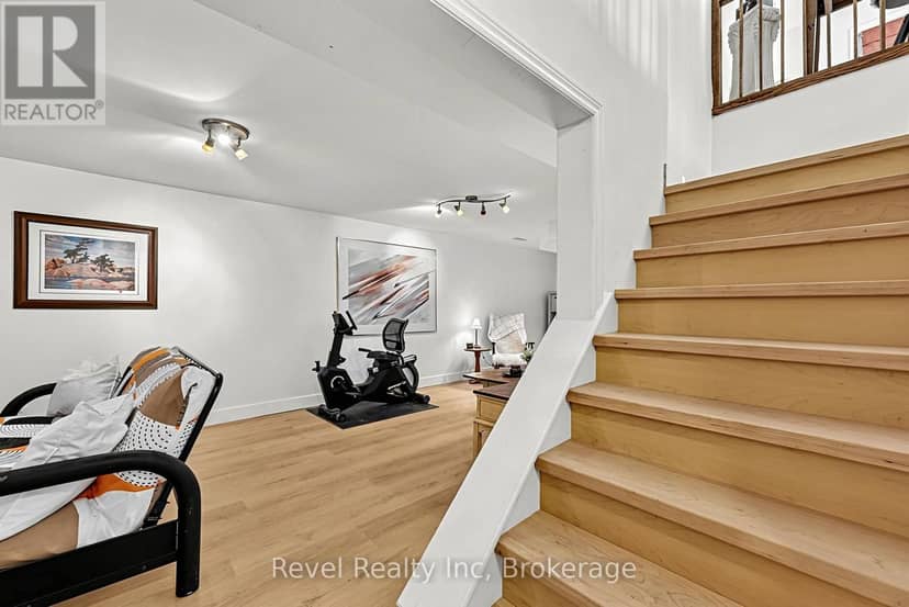 18 Rue Vanier Road — photo 14 of 22