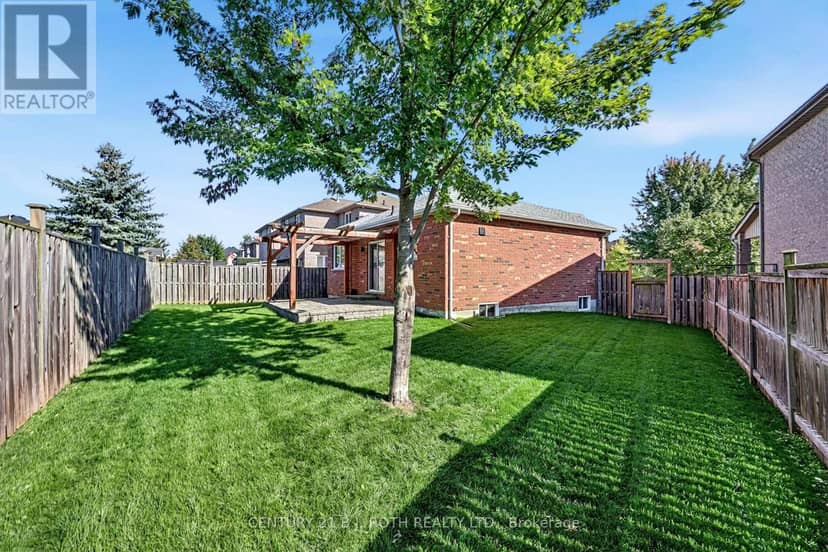 12 Lamont Crescent — photo 32 of 35