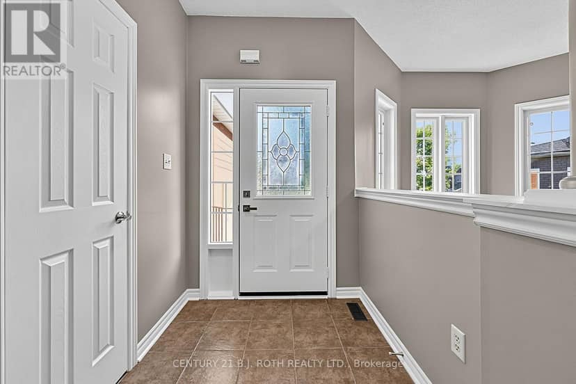 12 Lamont Crescent, Barrie, photo 4