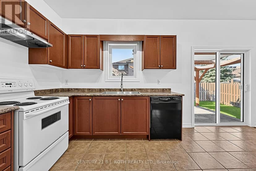 12 Lamont Crescent, Barrie, photo 7