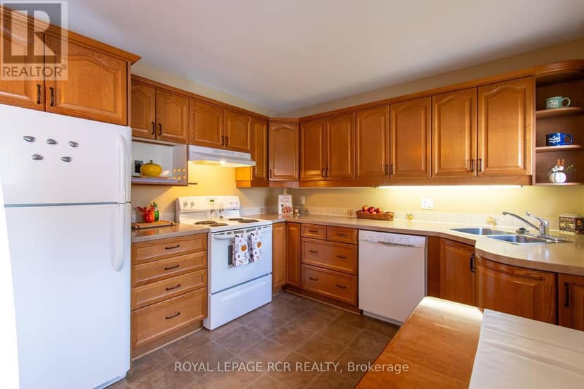 18 Oak Street — photo 19 of 37