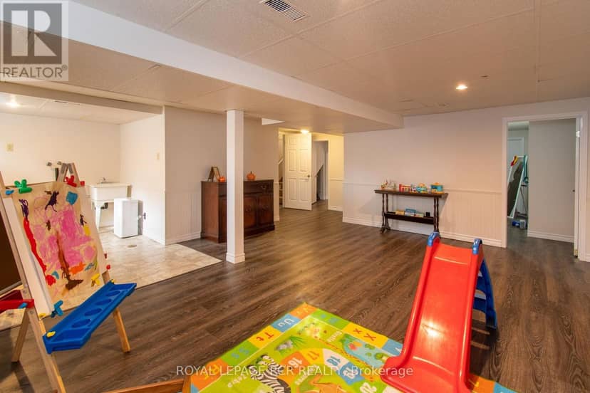 18 Oak Street — photo 23 of 37