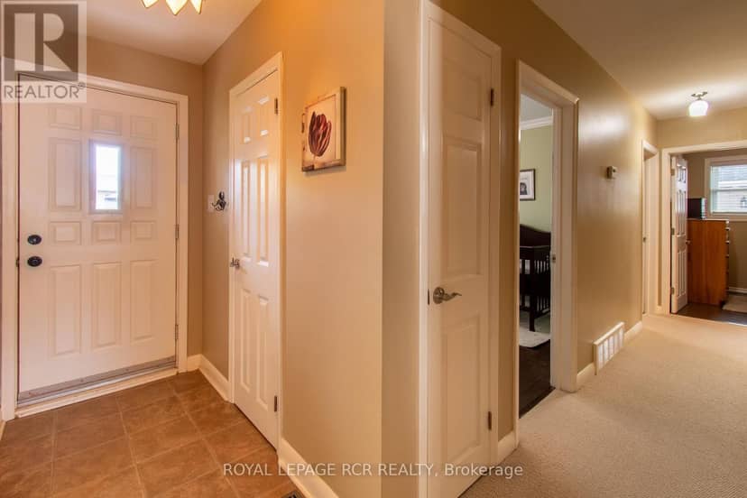 18 Oak Street — photo 4 of 37