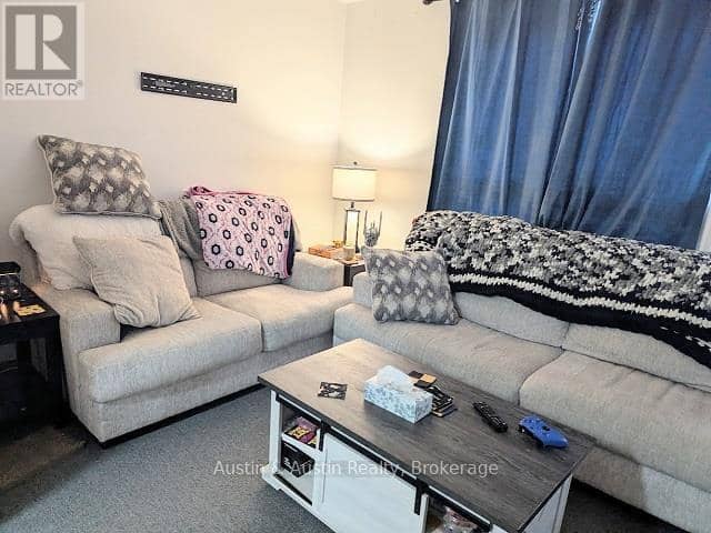 54 Hearst Avenue, Dryden, photo 3