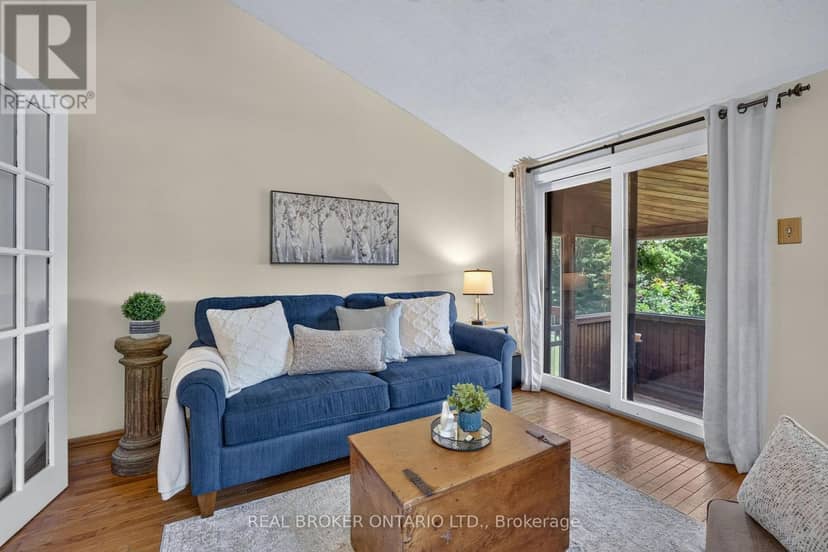 20417 Centre Street — photo 17 of 40