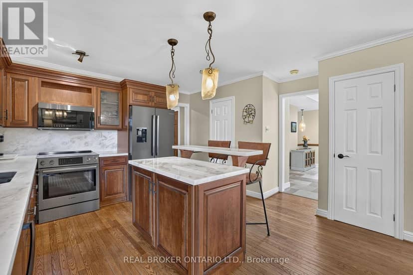 20417 Centre Street — photo 16 of 40
