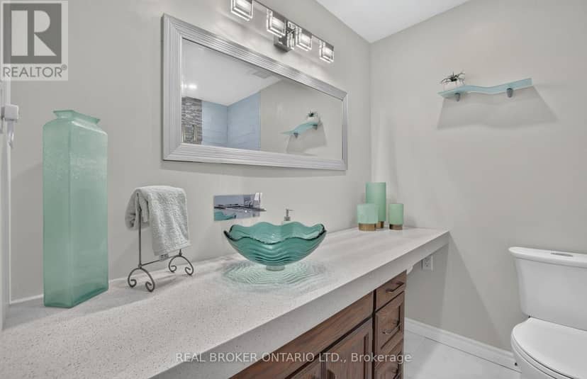 20417 Centre Street — photo 28 of 40