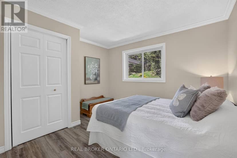 20417 Centre Street — photo 27 of 40
