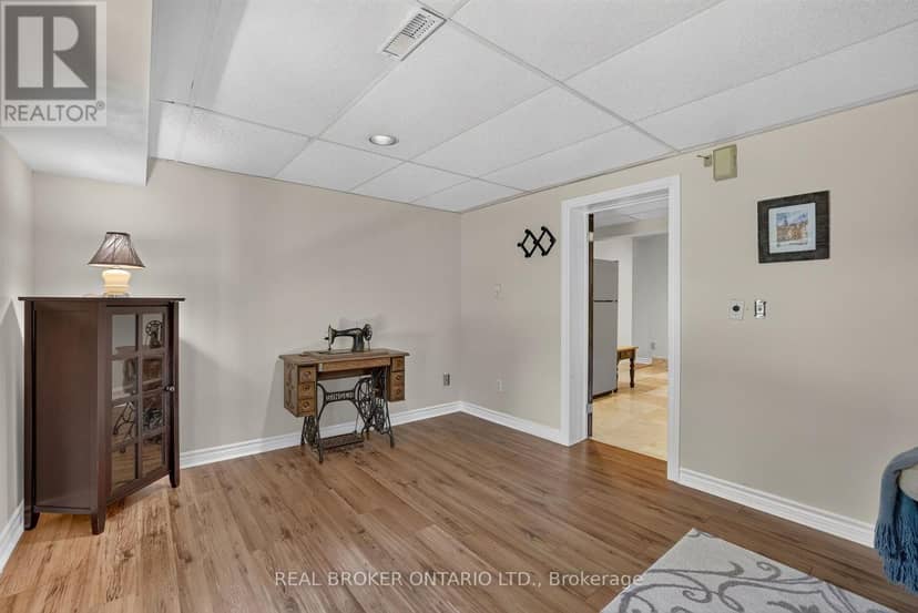 20417 Centre Street — photo 35 of 40